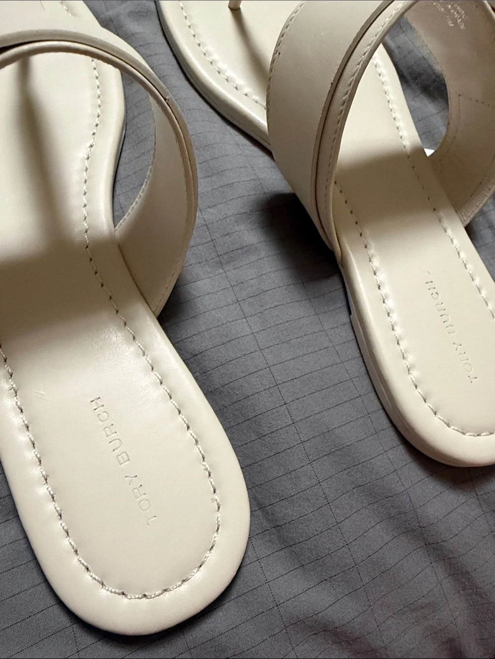 Tory Burch women’s Cream Buckle Thong Slide Sandals size 11 NEW no tags